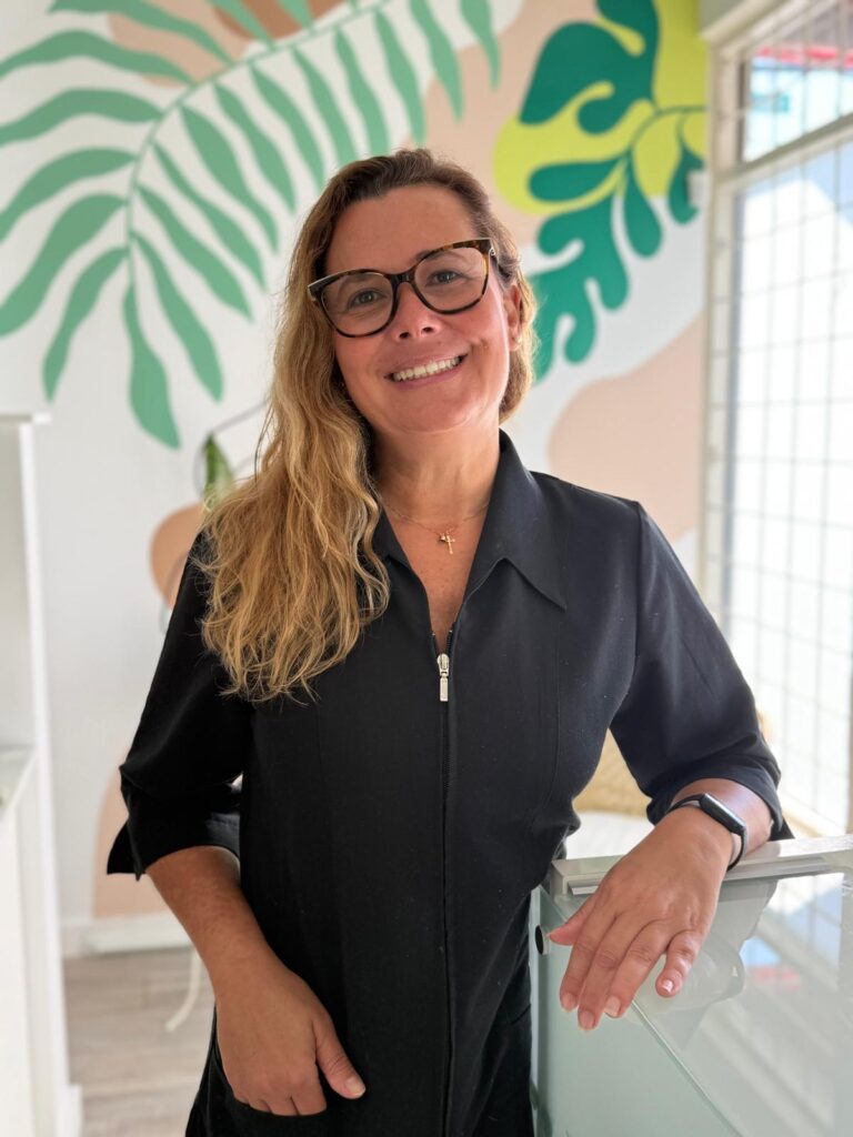 Gloria Cruz Massage Therapist specialized in the Renata França Method.